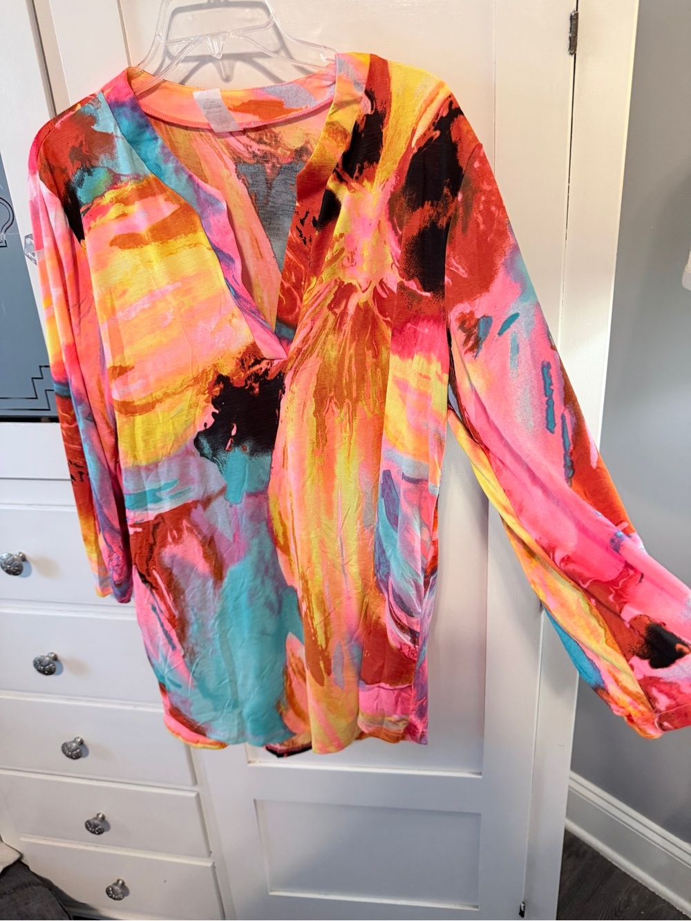 V-Neck Multicolor Abstract Print Tunic Top in Pink & Turquoise